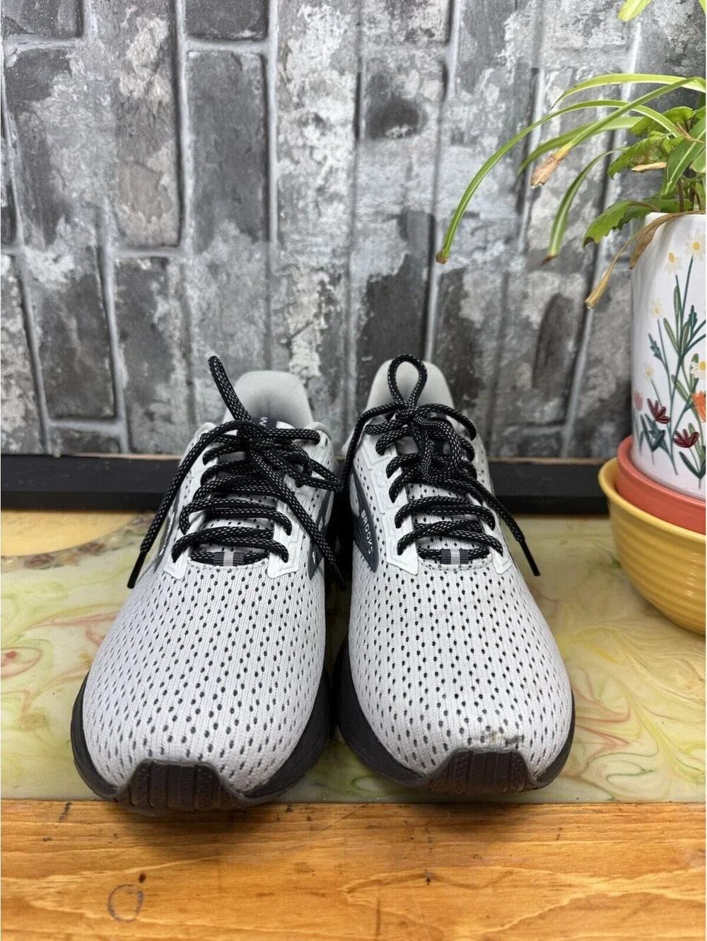 Brooks Anthem 6 Grey/Blackened Pearl Low Top Lace-Up Men's Sneaker Mesh